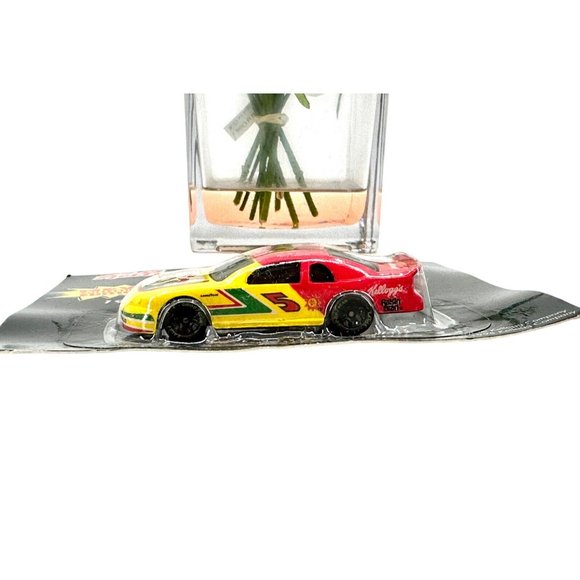 1995 Kelloggs Racing Terry Labonte 1/64 Diecast Chevrolet Monte Carlo Mini Car - Picture 3 of 5